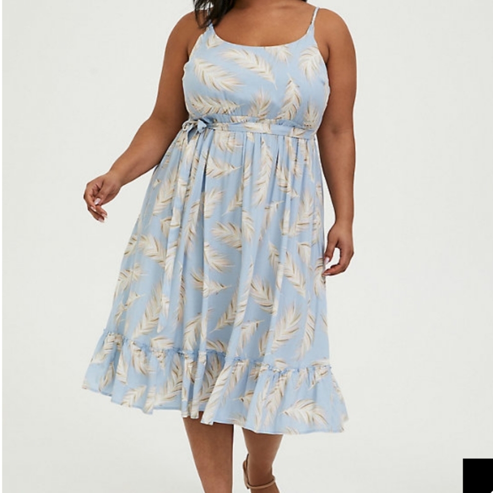 🚨SALE PRICE🚨🆕 1X LIGHT BLUE FEATHER CHALLIS TIE MIDI DRESS